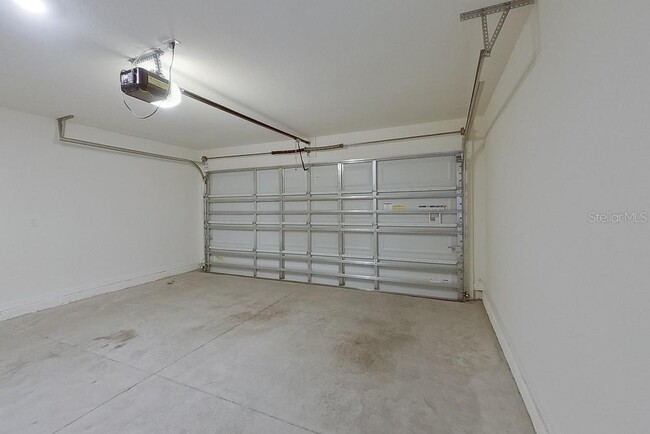 Building Photo - 8620 SW 43rd Ter