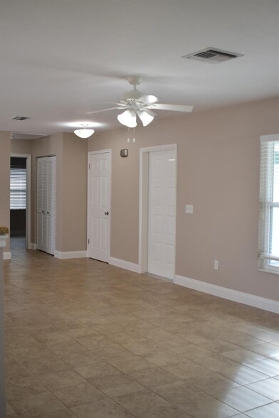 Building Photo - 826 Palama Way