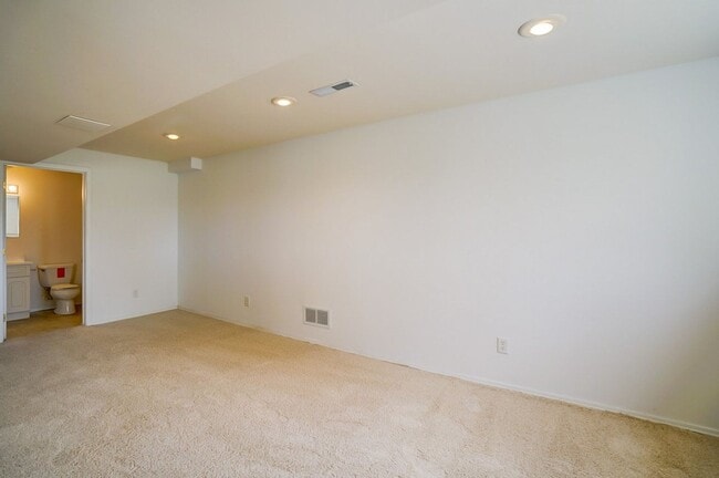 Building Photo - 1237 Jasmine Dr