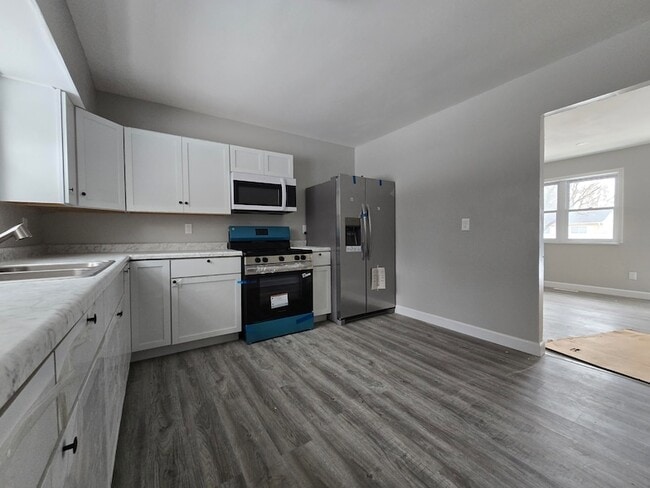 Building Photo - 1044 Hobart St