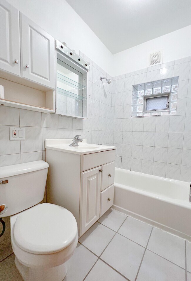 Washroom - 6042 W Miami Ave