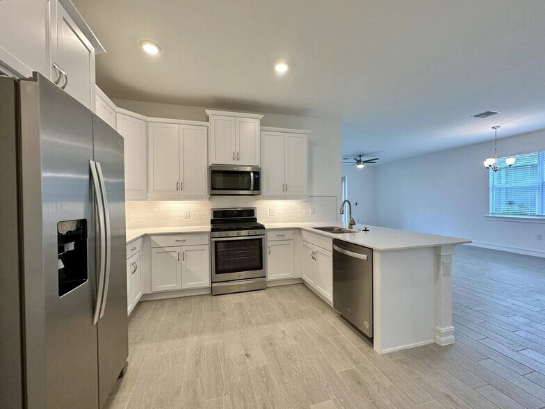 Building Photo - 43860 Blue Heron Ln
