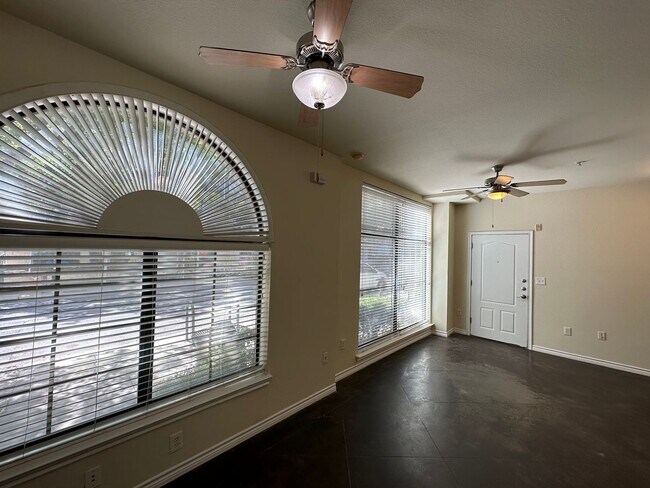 Building Photo - Studio Condo in the Heart of West Campus!
