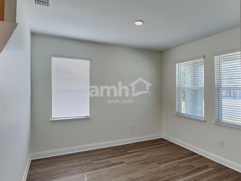 Building Photo - 3728 Ctr Cv Ln