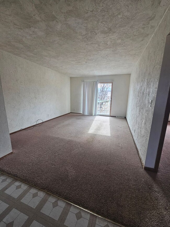 Building Photo - 754-756 W 61st St.