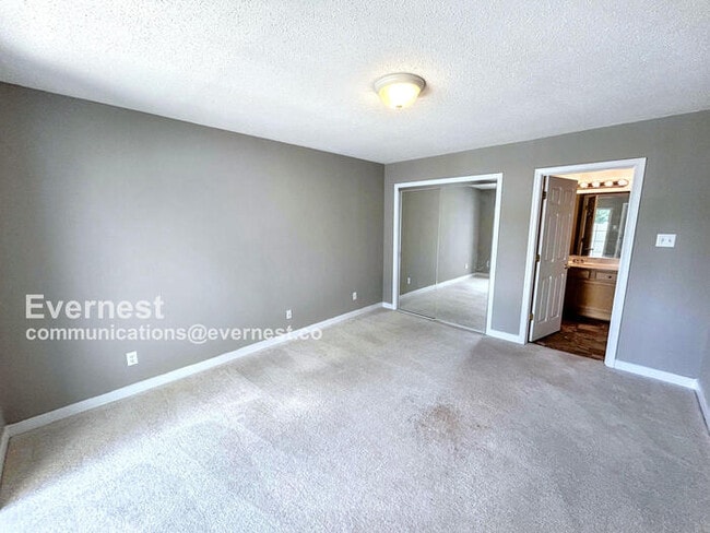 Building Photo - 4608 Twin Hickory Lake Dr