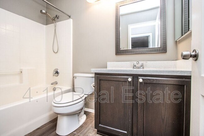 Building Photo - 4650 S Greythorne Way