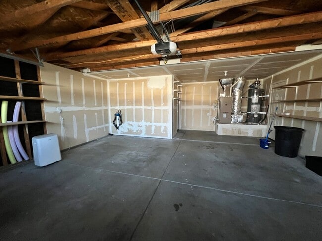 Building Photo - 412 Apple Way