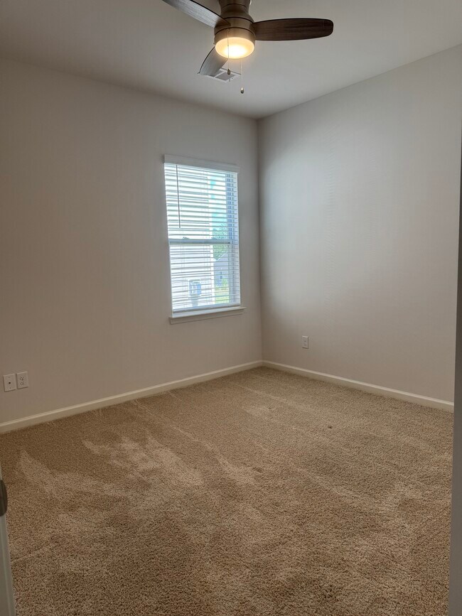 Building Photo - 839 Barlow Ln