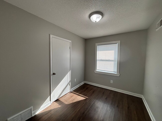 Building Photo - 3803 Kalamath Cove