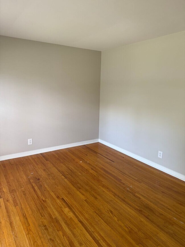 Building Photo - Charming 3-bedroom,1-bath home w/Detached garage for rent in Springfield, Tennessee.