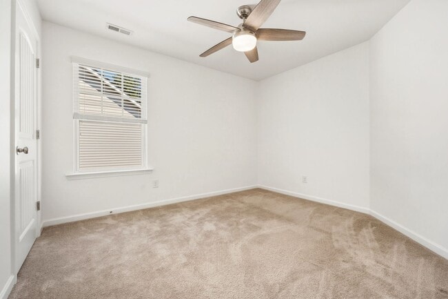 Building Photo - 3 Moonbeam Ct