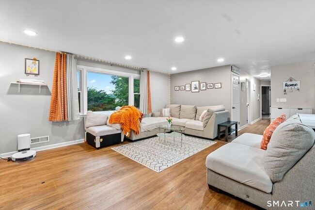 Building Photo - 128 Forest Dr