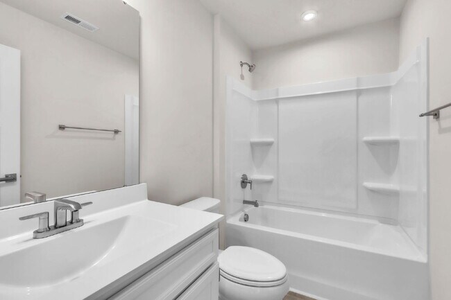 Building Photo - Modern New, Never Lived-in 3BR/2.5BA Townh...