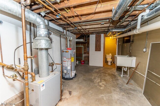 Building Photo - 9423 Highland Dr