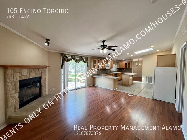 Building Photo - 105 Encino Torcido