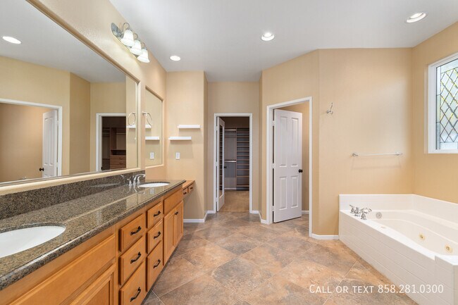 Building Photo - 1177 Parkview Dr