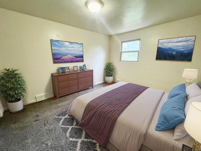 Building Photo - 728 Brownstown Rd