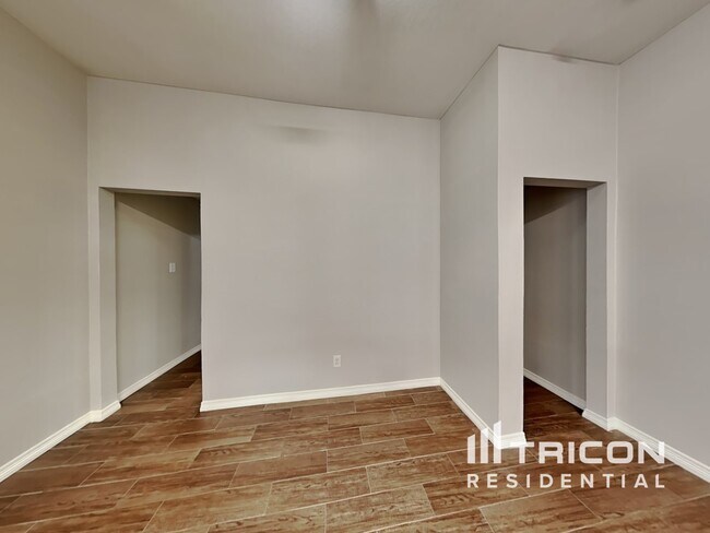 Building Photo - 221 Mesa View