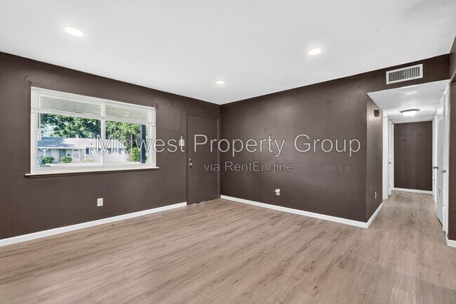 Building Photo - 690 Central Pkwy