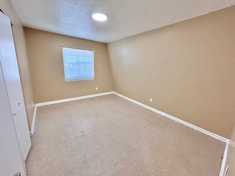 Building Photo - 206 Robin Ln