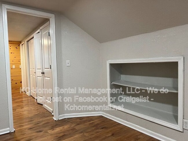 Building Photo - 8009 Summit St