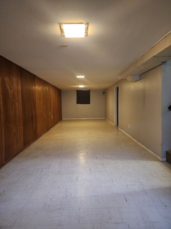 Building Photo - Long Realty & Property Management - 3 Bedr...