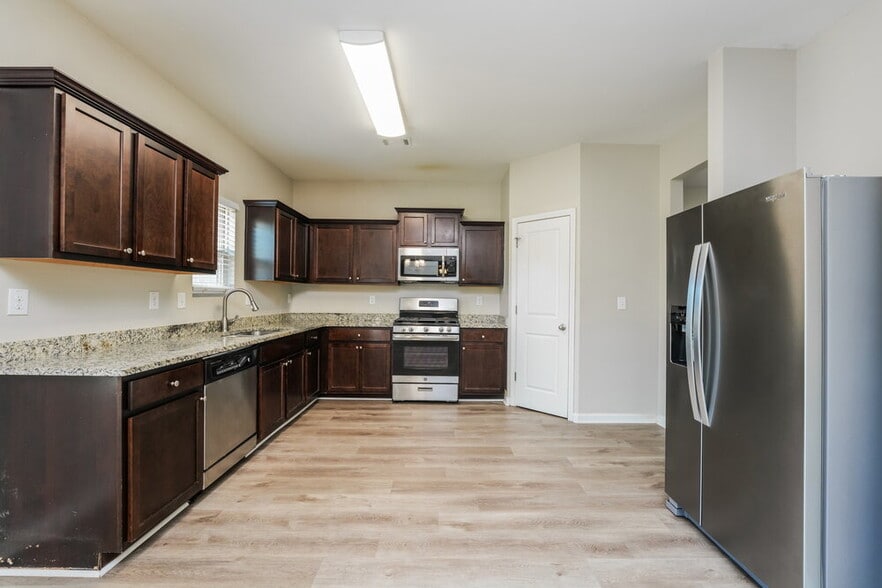 Building Photo - 3458 Sandstone Trail SE