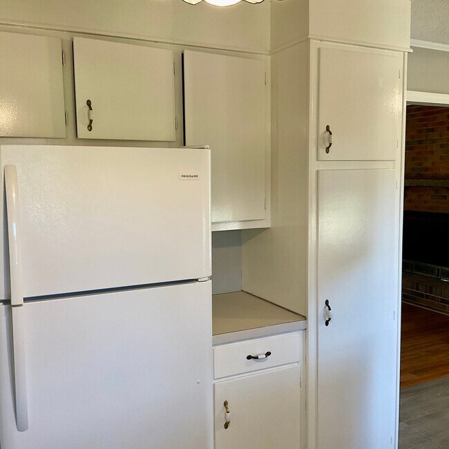 Building Photo - Brick Ranch Style home with 3 Bedrooms, 2.5 Baths, Full Unfinished Basement In Iron Station NC