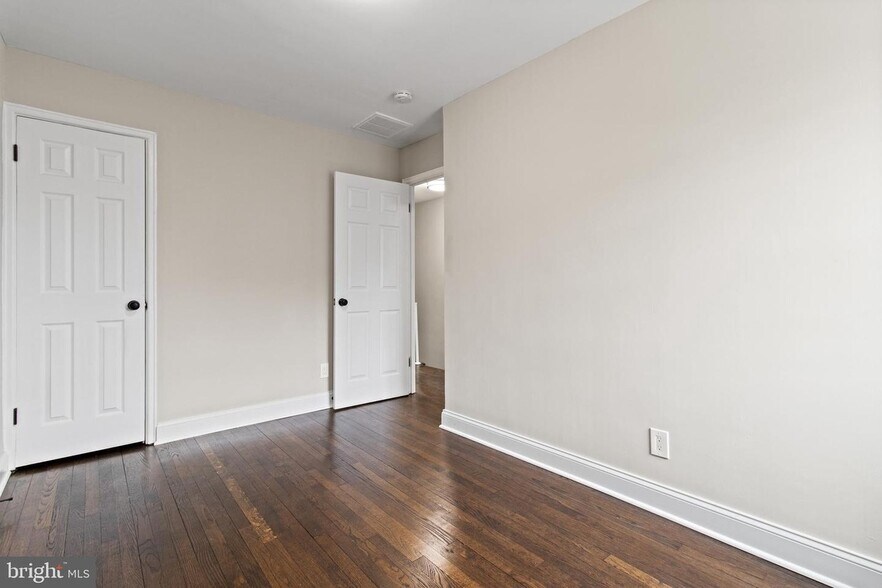 Building Photo - 1011 Bashford Ln