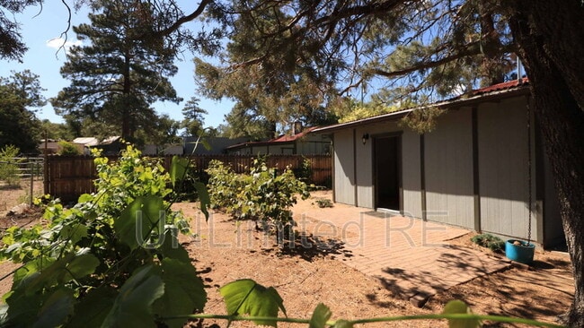 Building Photo - 1717 Cottonwood Ave