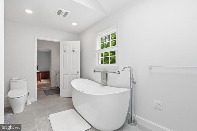 Building Photo - 1316 Heller Dr