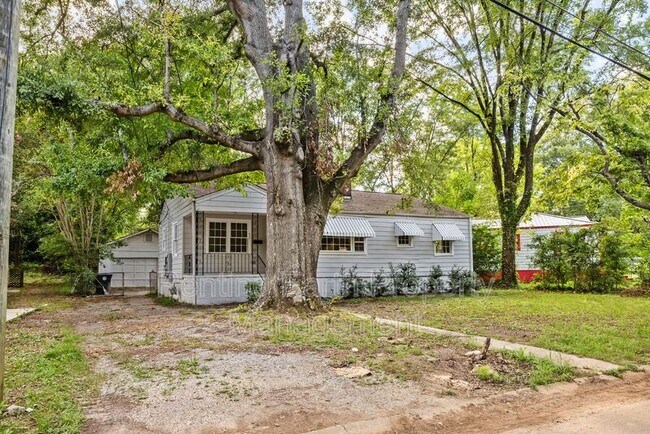 Building Photo - 832 Meadowbrook Dr