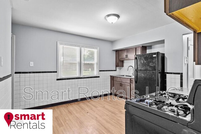 Building Photo - 1210 St Richard Dr