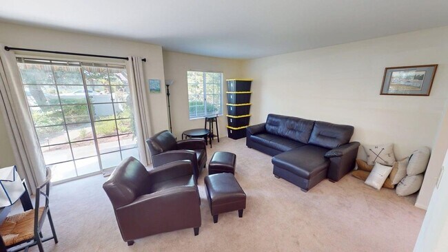 Building Photo - Spacious 4 Bedroom 3.5 Bathroom Coronado H...