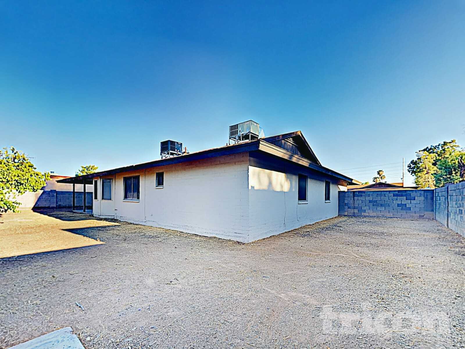 Building Photo - 3921 W Rue De Lamour Ave