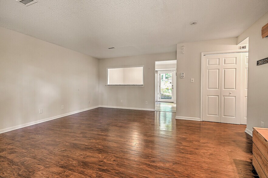 Building Photo - 208 Dean St