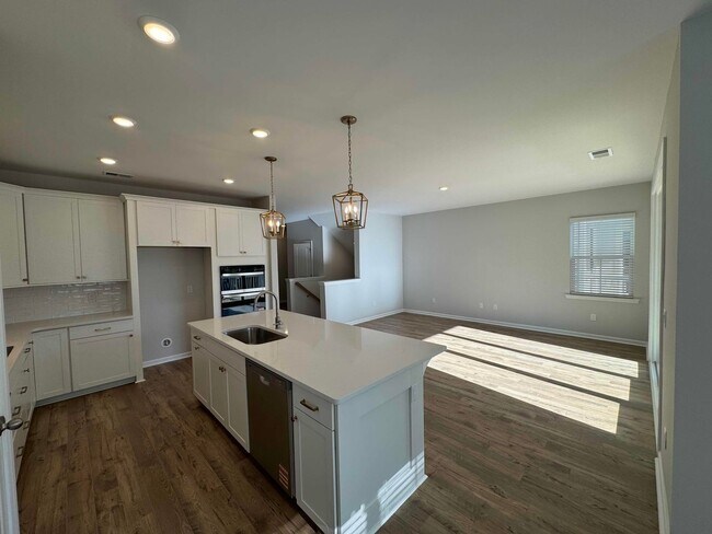 Building Photo - 20 Ladyslipper Ln