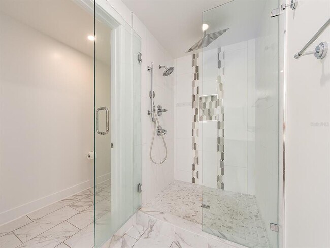 Building Photo - 15 Avalon St