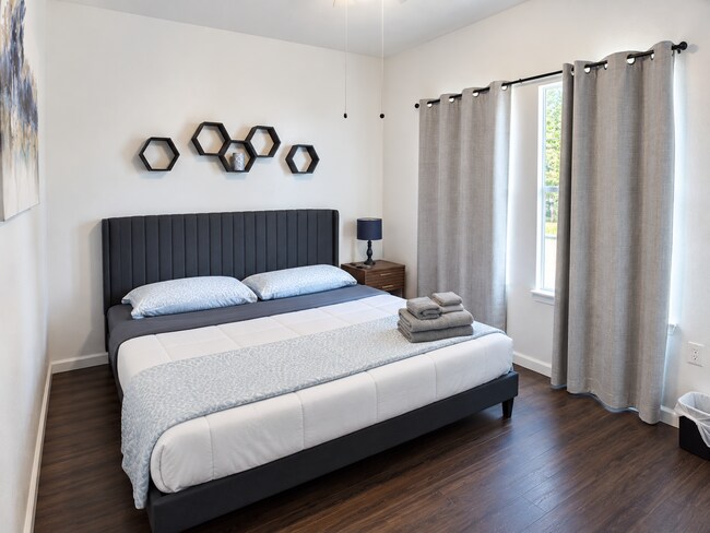 Building Photo - Fully Furnished 2024 Build Minutes from Downtown San Antonio