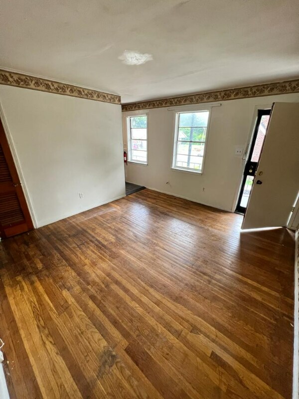 Building Photo - 519 Simpson Ave