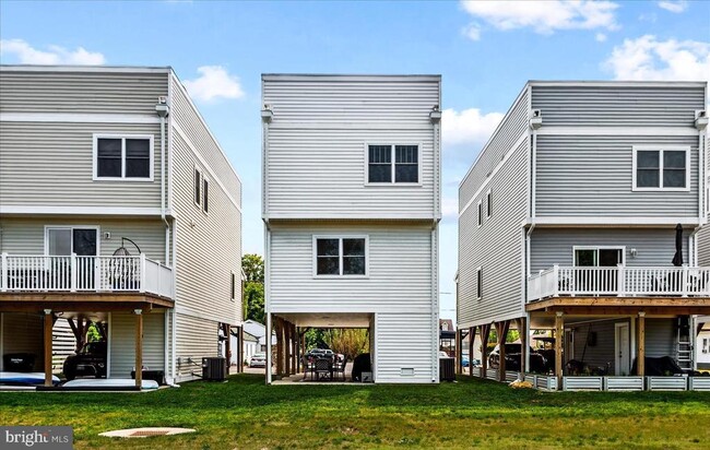 Building Photo - 221 Wilder Ave