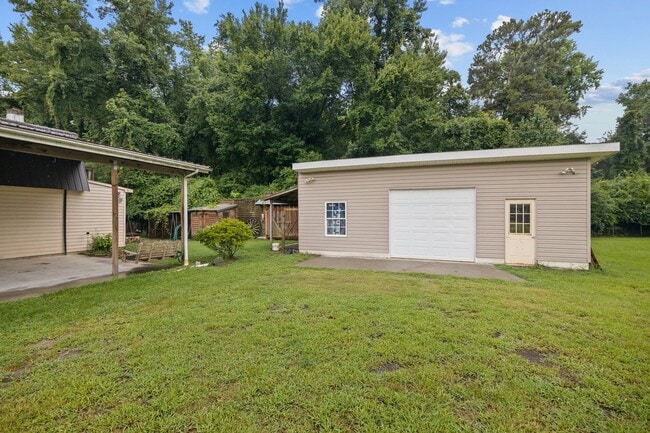 Building Photo - 2277 Hull Rd