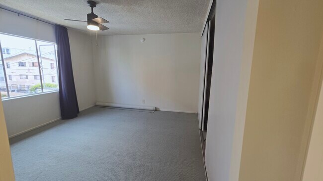 Building Photo - 526 S St Andrews Pl