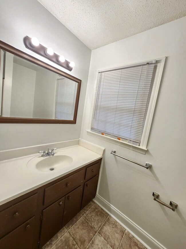 Building Photo - 3602 Nassau Dr