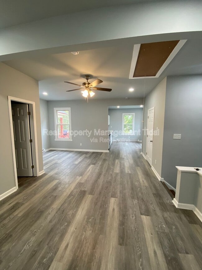 Building Photo - 22 Riverview Ave