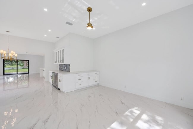 Building Photo - 542 Canoe Point