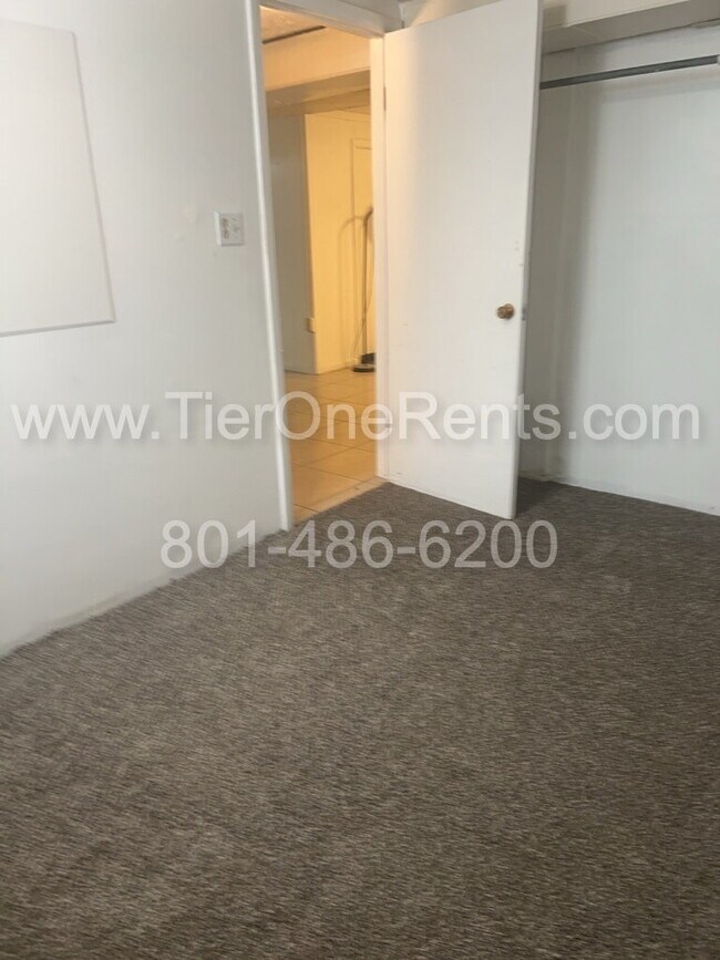 Building Photo - Limited-time offer: $500 off first months rent,