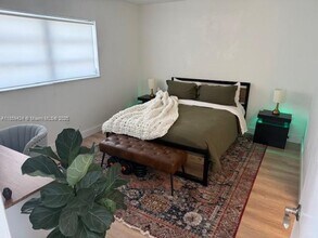 Building Photo - 1150 Collins Ave