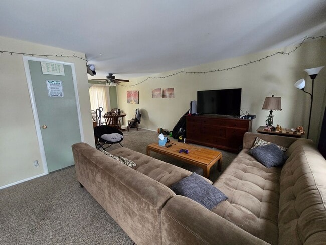 Building Photo - Preleasing Spacious 5-Bedroom Home with Finished Basement, Large Backyard & Attached Garage